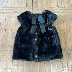 Lili gaufrette black faux fur vest